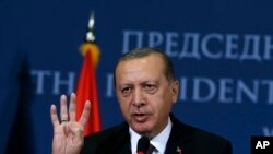 លោក​ប្រធានាធិបតី Recep Tayyip Erdogan ថ្លែង​ទៅ​កាន់​សារព័ត៌មាន​ក្នុង​សន្និសីទ​កាសែត​រួម​មួយ​នៅ​ក្នុង​ក្រុង Belgrade​ ប្រទេស​សែប៊ី កាលពី​ថ្ងៃទី១០ ខែតុលា ឆ្នាំ២០១៧។