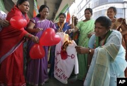 ទិវា​បុណ្យ​នៃ​សេចក្តី​ស្រឡាញ់​នៅ​ប្រទេស​ឥណ្ឌា