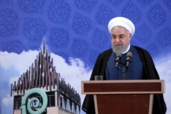 하산 로하니 이란 대통령이 5일 테헤란 서부 파디스 테크 파크의 아자디 혁신 공장 준공식에 참석해 연설하고 있다.