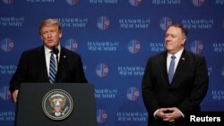 도널드 트럼프 미국 대통령과 마이크 폼페오 국무장관이 지난 2월 베트남 하노이에서 2차 미-북 정상회담을 마친 후 기자회견을 했다.