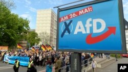 Arhiv - Pristalice AfD-a hodaju kroz Erfurt