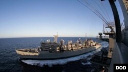 នេះ​ជា​នាវា​ដឹក​យន្តហោះ​ចម្បាំង USS Abraham Lincoln។