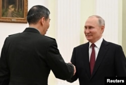 俄罗斯总统普京在莫斯科会见到访的中国防长李尚福。（2023年4月16日）