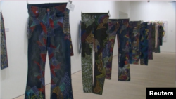 نمایشگاه «جین برای پناهندگان» در گالری ساتچی لندن