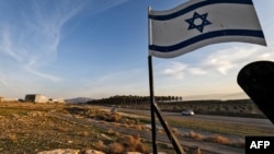Bendera Israel berkibar di permukiman Yahudi Shlomtzion, Lembah Yordania, Tepi Barat, wilayah Palestina yang diduduki Israel.