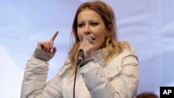 Ksenia Sobchak, pesohor TV Rusia menyatakan akan maju dalam Pilpres Rusia (foto: dok). 