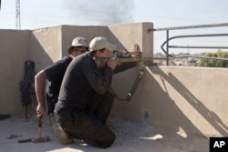 An Iraqi special forces sniper searches for a target on the outskirts of Mosul, Iraq, Nov. 4, 2016. Heavy fighting erupted in the eastern neighborhoods of Mosul on Friday as Iraqi special forces launched an assault deeper into the urban areas of the city.
