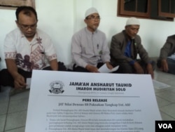 Simpatisan ISIS memberi pernyataan di Solo, Jawa Tengah (foto: dok).