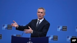 Generalni sekretar NATO-a Jens Stoltenberg na jednoj od konferencija za medije u sedištu vojnog saveza u Briselu (Foto: AP/Francisco Seco)