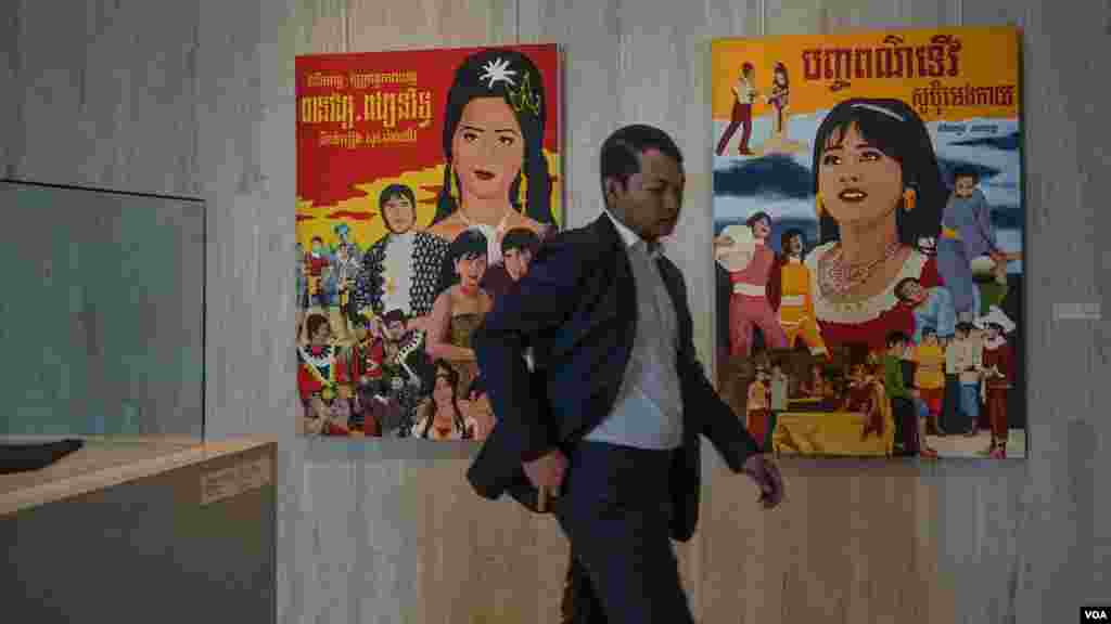 &nbsp;ការតាំងពិពណ៌មួយនៅក្នុងកម្មវិធីមហោស្រពភាពយន្តអន្តរជាតិកម្ពុជាលើកទី៩​ បង្ហាញ​អំពី​ធាតុផ្សំ​សំខាន់ៗ​នៃការផលិតភាពយន្ត​ ដែលមានបច្ចេកវិទ្យា​​ ការរចនាក្រាហ្វិក​ ស្ថាបត្យកម្មនៃរោងភាពយន្ត​ និងផ្ទាំងគំនូរ​ផ្សព្វផ្សាយ​ខ្សែភាពយន្ត, នៅរាជធានីភ្នំពេញ, នៅថ្ងៃទី១២ ខែមីនា ឆ្នាំ២០១៩។ (ខាន់ សុគុំមនោ/VOA)