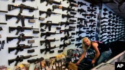 Kolorado shtatidagi qurol do'konlarida 