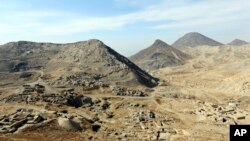 منابع عمدۀ لیتیم در ولایت‌های غزنی، هرات و نیمروز موقعیت دارد