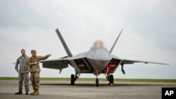 Jangovar samolyotlar dushanba kuni Ruminiya janubi-sharqidagi harbiy havo bazasiga yetib borgan.