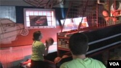 Olahraga bersifat sosial makin populer di Amerika Serikat. (Photo: VOA)