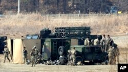 U.S. Army soldiers are seen during a military exercise in Yeoncheon, South Korea, near the border with North Korea, South Korea, Feb. 27, 2019. 