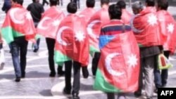 Güney Azərbaycan bayrağı ilə etiraz aksiyası