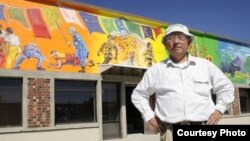 Gedung di pusat kota Corvallis yang memasang 'mural' dukungan bagi kemerdekaan Taiwan dan Tibet (foto: dok). 