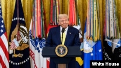 2025年8月7日，唐纳德·特朗普总统在东厅举行的国家紫心勋章纪念日仪式上发表讲话。