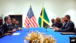 Menlu AS Antony Blinken bertemu PM Jamaika Andrew Holness pada Konferensi Kepala Pemerintahan Komunitas Karibia (CARICOM) untuk membahas situasi politik Haiti di ibu kota Kingston, Jamaika, Senin, 11 Maret 2024. 