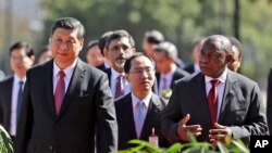 中国领导人习近平与南非总统拉马福萨