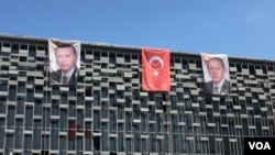In a sign of growing power, Turkish President Recep Tayyip Erdogan's portrait replaces that of Mustafa Kemal Ataturk, the revered founder of modern Turkey, on a public building. (L. Ramirez/VOA)