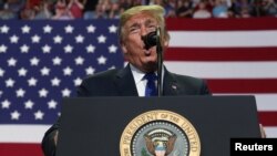 U.S. President Donald Trump addresses supporters during a "Make America Great Again" rally in Southaven, Mississippi, Oct. 2, 2018. 