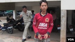 លោក​ប៊ុត​ សុខន​ជាសកម្មជន​គណបក្ស​សង្គ្រោះជាតិ​នៅ​ឃុំតាទែន​ ដែល​ត្រូវឃុំខ្លួន។