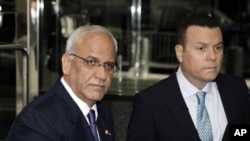 Saeb Erakat, à gauche, en visite à New York, le 19 septembre 2011.