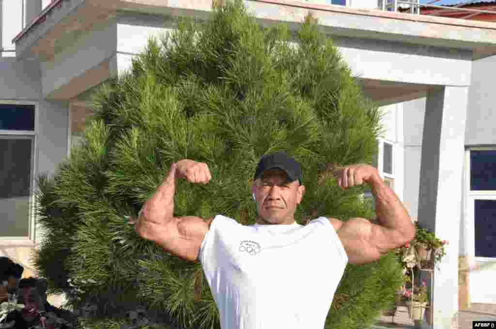 فدراسیون ملی پرورش اندام افغانستان روز پنجشنبه ۲۳ جنوری (چهارم دلو) از درگذشت علی رضا آساهی قهرمان دو مرتبه&zwnj;ای پرورش اندام جهان خبر داد.