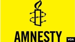 ស្លាកសញ្ញាអង្គការ​សិទ្ធិ​មនុស្ស​អន្តរជាតិ​ឈ្មោះ​ Amnesty International ។