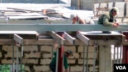 러시아 블라디보스톡의 건설 현장에서 북한 노동자들이 일하고 있다. (자료사진)