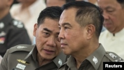 The next Thai national police chief Chakthip Chaijinda (L) talks with Thai national police chief Somyot Pumpanmuang (R) during a religious ceremony near the Erawan shrine, the site of Monday's deadly blast, in central Bangkok, Thailand, August 21, 2015.