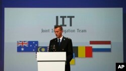 លោក Wilbert Paulissen ក្រុម​ស៊ើបអង្កេត​រួម​ថ្លែង​អំពីលទ្ធផល​បឋម​ស៊ើបអង្កេត​ពី​ការបាញ់ប្រហារ​យន្តហោះ​ MH17 អំឡុង​សន្និសីទ​កាសែត​ក្នុង​ទីក្រុង​ Nieuwegein​ ប្រទេស​ហូឡង់ កាលពី​ថ្ងៃទី​២៨ កញ្ញា ឆ្នាំ ២០១៨។