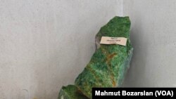 Müzedeki taşlar arasında Türkiye’den de parçalar bulunuyor.