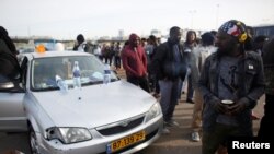 Des migrants africains dans le port de Bnei Brak, Israël, le 4 février 2018