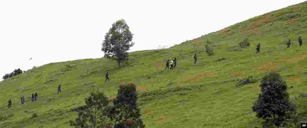 Devlet Başkanı Hamit Karzai, oyunu sabah erken saatlerde kullandı. Karzai bu görevi 12 yıldır yürüttüğü için anayasa uyarınca bir daha seçimlere katılamıyor.