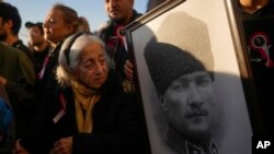 لغو پخش مجموعه مستند آتاتورک