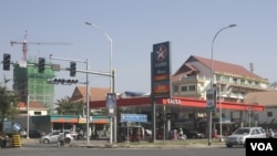 Caltex, a gas station where political analyst Kem Ley was shot on July 10, 2016. (Sun Narin/VOA Khmer)