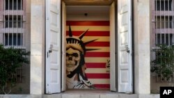 په تهران کې د امریکا له پخواني سفارت څخه اوس د امریکا ضد موزیم جوړ شوی.