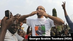Michel Gbagbo à la rencontre des militants du FPI, à Abidjan. (VOA/Georges Ibrahim Tounkara)