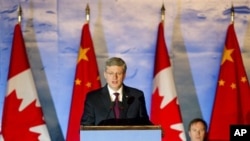 Perdana Menteri KanadaStephen Harper dalam sebuah kunjungan di Beijing. (Foto: Dok)