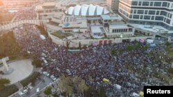 Izraelci na ulicama Jeruzalema, 27. marta 2023. (Foto: Rojters/Ilan Rosenberg)