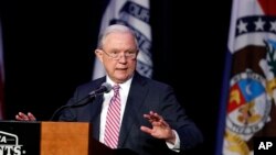 제프 세션스 미 법무장관이 지난 17일 아이오와주 디모인에서 열린 미 사법구역회의에서 발언하고 있다. 