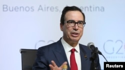 លោក​រដ្ឋមន្ត្រី​ក្រសួង​រតនាគារ​ជាតិ​អាមេរិក Steven Mnuchin ថ្លែង​នៅ​ក្នុង​សន្និសីទ​កាសែត​មួយ​នៅ​ក្រុង Buenos Aires ប្រទេស​អាហ្សង់ទីន កាលពី​ថ្ងៃទី២០ ខែមីនា ឆ្នាំ២០១៨។