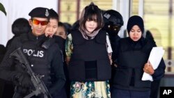 김정은 북한 국무위원장의 이복형 김정남 피살 사건 용의자인 베트남 국적 도안 티 흐엉이 지난 4월 말레이 샤알람 고등법원에서 열린 심리에 출석했다. 