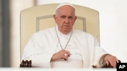 La volonté d'ouverture du pape François rencontre une forte résistance chez les plus conservateurs, notamment en Afrique.