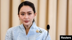 នាយករដ្ឋមន្ត្រី​ថៃ​អ្នកស្រី Paetongtarn Shinawatra ​នៅ​ក្នុង​សន្និសីទ​កាសែត​ទីក្រុងបាងកក​ប្រទេស​ថៃ​កាលពីថ្ងៃទី ២៨ វិច្ឆិកា​ ឆ្នាំ២០២៤។