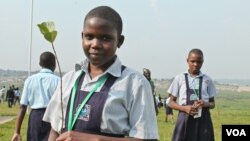 Ugandan schoolchildren end the International Children’s Climate Change Conference by planting seedlings, Kampala, Uganda, July 12, 2014. (Hilary Heuler / VOA News)