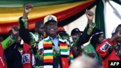 Le président Emmerson Mnangagwa prononce un discours à Bulawayo le 23 juin 2018.