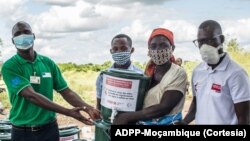 Distribution de matériel de prévention contre le Covid-19 à Nhamatanda au Mozambique.
